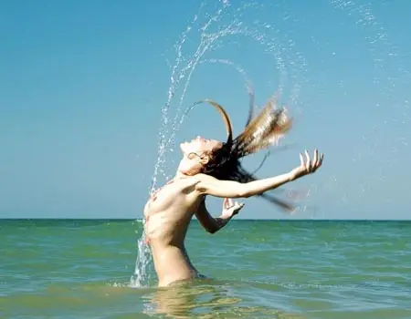 Il Re è nudo ma la spiaggia no